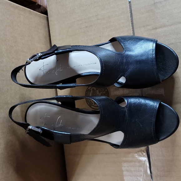 Sandals - Picture 2 of 5